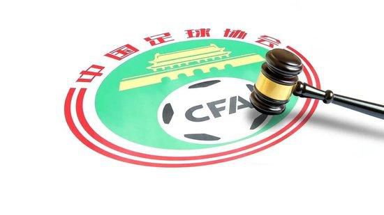 再不老老实实配合，叶辰接下来怕是会让这个洪五卸掉自己的胳膊腿。
